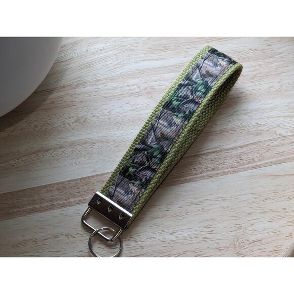 Camouflage Keychain Wristlet Handmade Fabric Key FOB Hunting Outdoors Camo Green - Picture 4 of 5